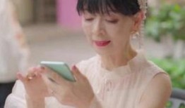 穿旗袍的抖音网红吃瓜,网络热议不断